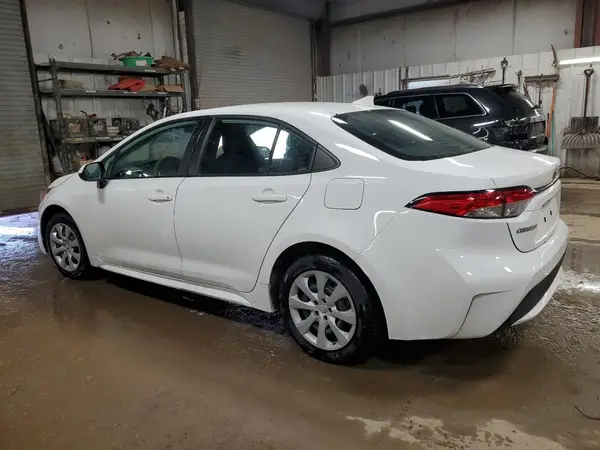 5YFEPMAE2NP298812 2022 TOYOTA COROLLA - Image 2