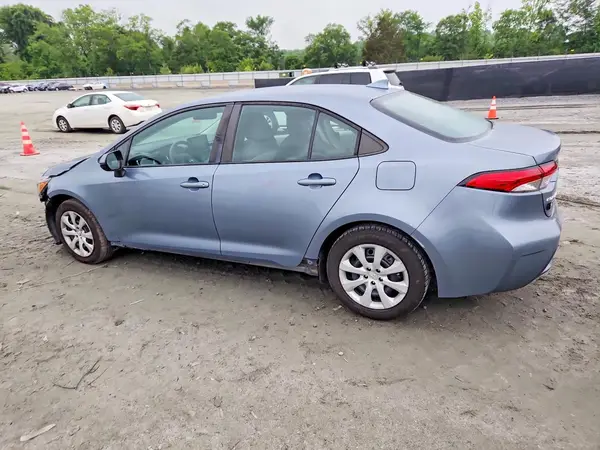 5YFEPMAE2NP303359 2022 TOYOTA COROLLA - Image 2