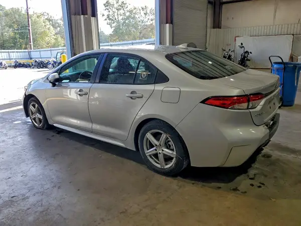 5YFEPMAE2NP303622 2022 TOYOTA COROLLA - Image 2