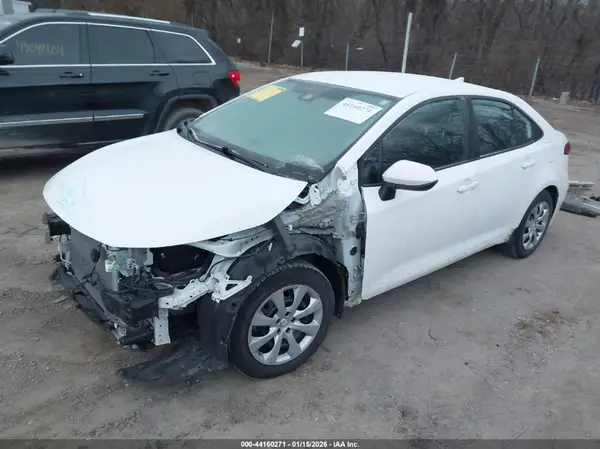 5YFEPMAE2NP304916 2022 TOYOTA COROLLA - Image 2