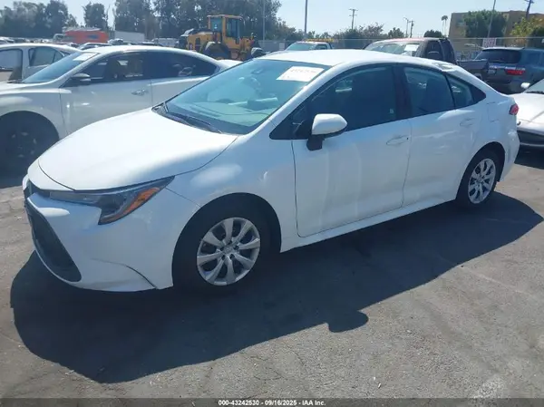 5YFEPMAE2NP306391 2022 TOYOTA COROLLA - Image 2