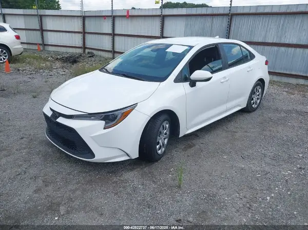 5YFEPMAE2NP321585 2022 TOYOTA COROLLA - Image 2