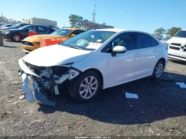 5YFEPMAE2NP321814 2022 TOYOTA COROLLA - Image 2