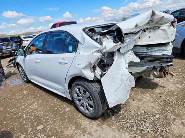 5YFEPMAE2NP322557 2022 TOYOTA COROLLA - Image 2