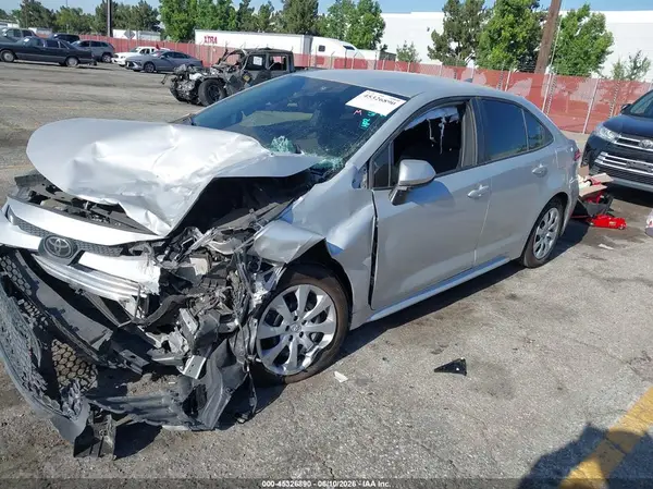 5YFEPMAE2NP325460 2022 TOYOTA COROLLA - Image 2