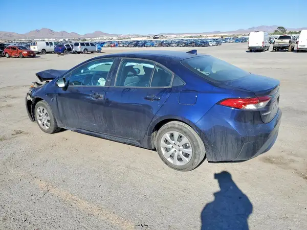 5YFEPMAE2NP325930 2022 TOYOTA COROLLA - Image 2