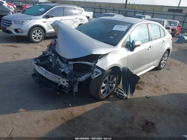 5YFEPMAE2NP326740 2022 TOYOTA COROLLA - Image 2