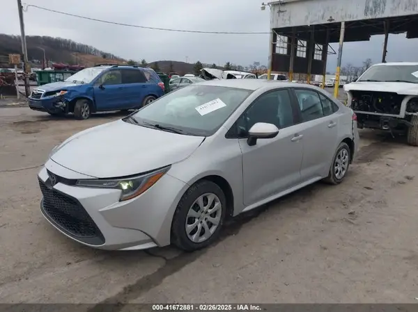 5YFEPMAE2NP327306 2022 TOYOTA COROLLA - Image 2