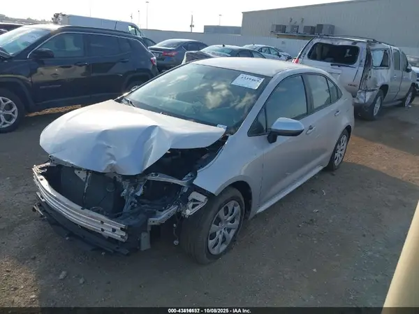 5YFEPMAE2NP328441 2022 TOYOTA COROLLA - Image 2