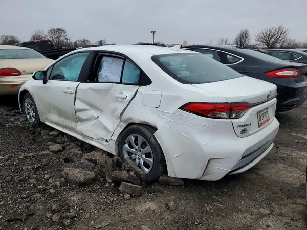 5YFEPMAE2NP330089 2022 TOYOTA COROLLA - Image 2