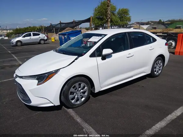 5YFEPMAE2NP330917 2022 TOYOTA COROLLA - Image 2