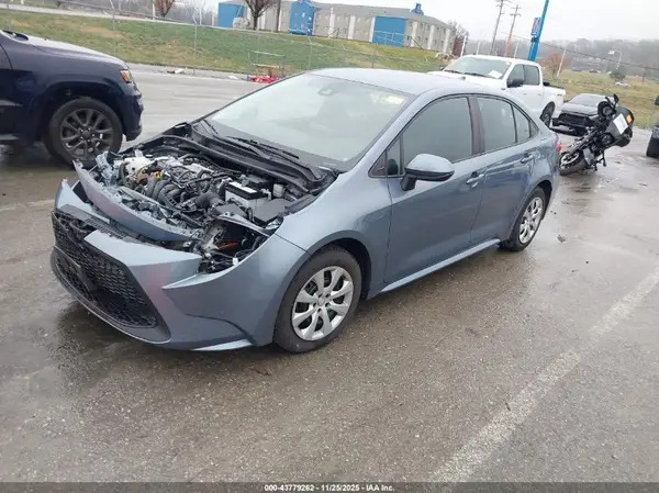 5YFEPMAE2NP332246 2022 TOYOTA COROLLA - Image 2