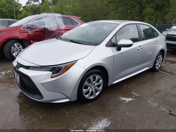 5YFEPMAE2NP336829 2022 TOYOTA COROLLA - Image 2