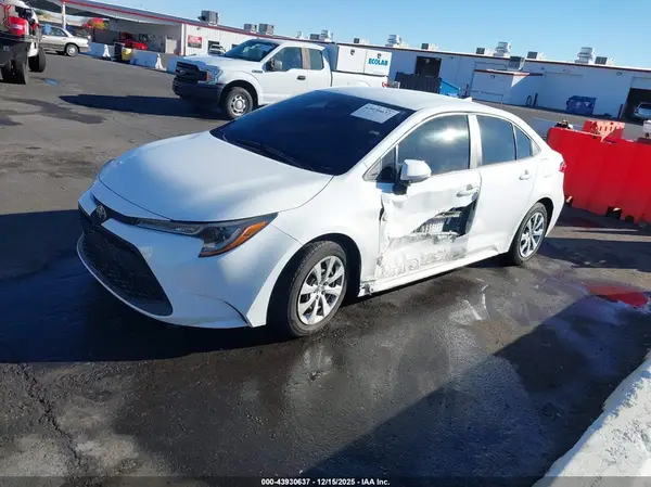 5YFEPMAE2NP337012 2022 TOYOTA COROLLA - Image 2