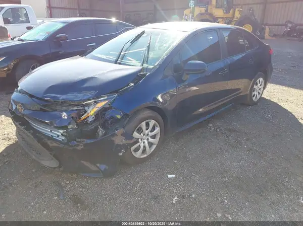 5YFEPMAE2NP337642 2022 TOYOTA COROLLA - Image 2