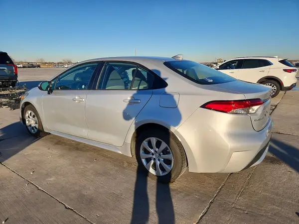 5YFEPMAE2NP338371 2022 TOYOTA COROLLA - Image 2