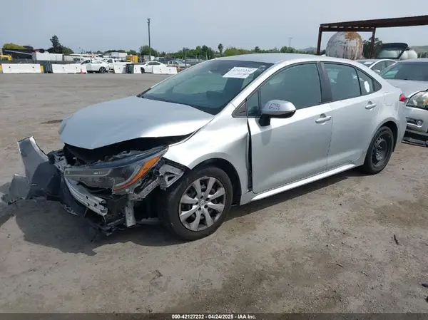 5YFEPMAE2NP338709 2022 TOYOTA COROLLA - Image 2