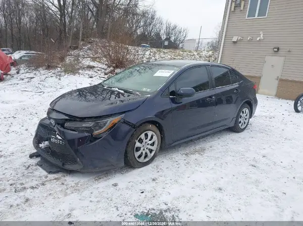 5YFEPMAE2NP350424 2022 TOYOTA COROLLA - Image 2