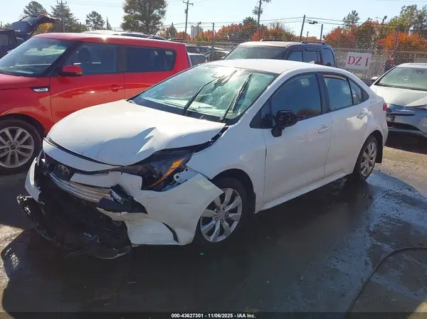 5YFEPMAE2NP360161 2022 TOYOTA COROLLA - Image 2