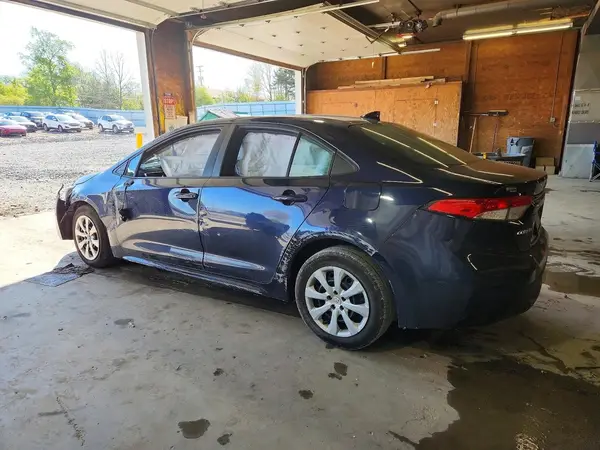 5YFEPMAE2NP365568 2022 TOYOTA COROLLA - Image 2