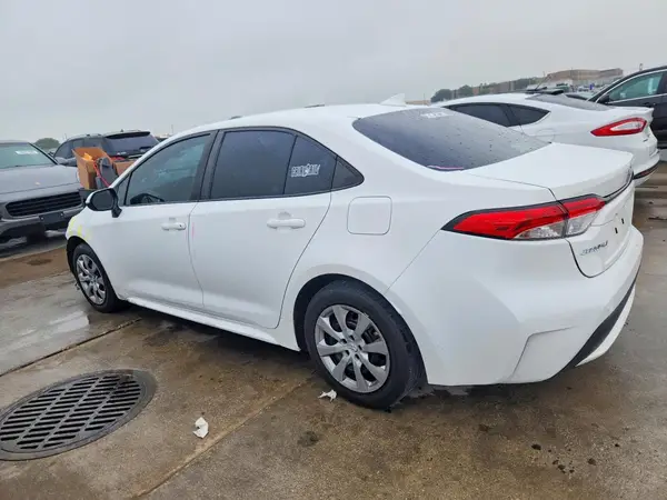 5YFEPMAE2NP367157 2022 TOYOTA COROLLA - Image 2