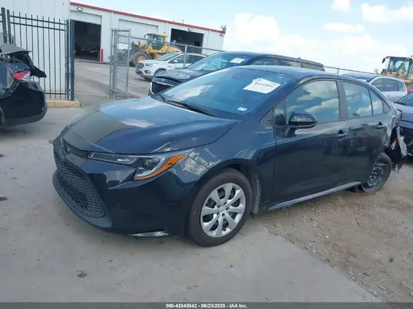 5YFEPMAE2NP367501 2022 TOYOTA COROLLA - Image 2