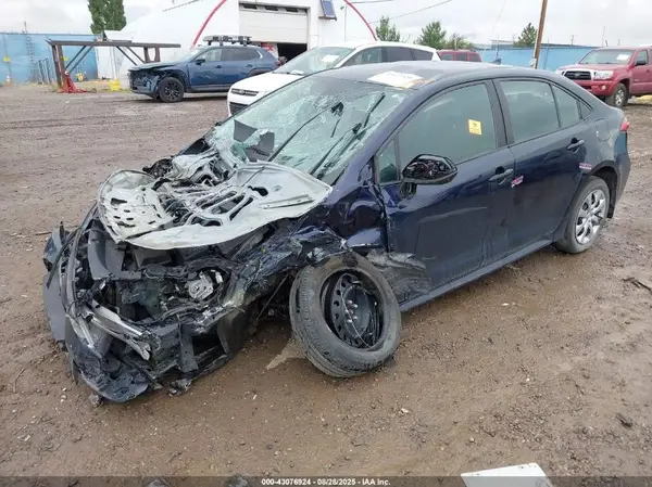 5YFEPMAE2NP367627 2022 TOYOTA COROLLA - Image 2