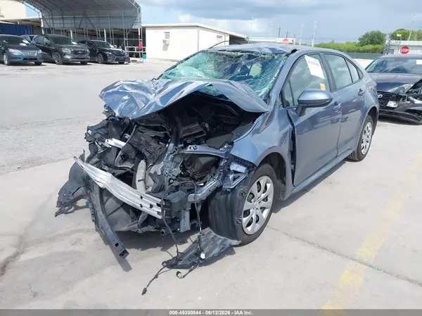 5YFEPMAE2NP368390 2022 TOYOTA COROLLA - Image 2