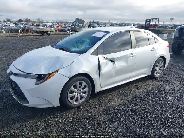 5YFEPMAE2NP373797 2022 TOYOTA COROLLA - Image 2