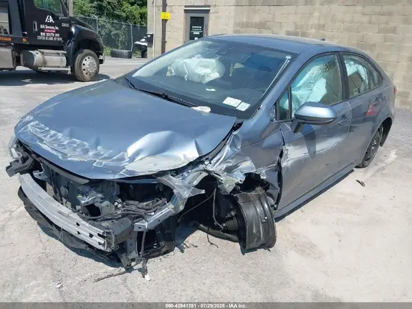 5YFEPMAE2NP379356 2022 TOYOTA COROLLA - Image 2