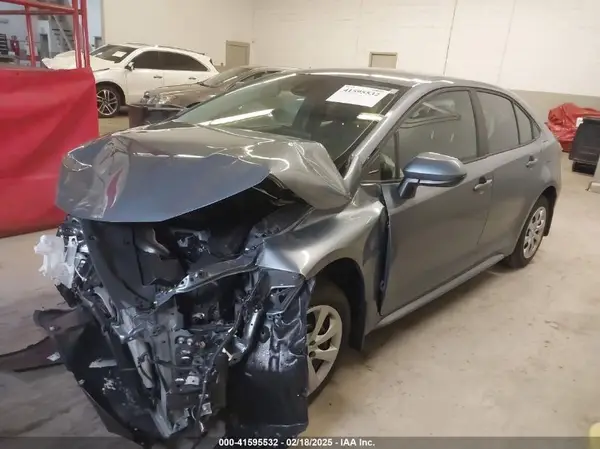 5YFEPMAE2NP383911 2022 TOYOTA COROLLA - Image 2