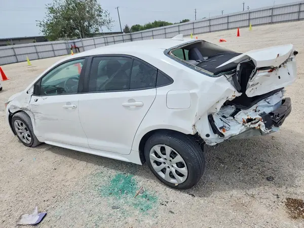 5YFEPMAE2NP384296 2022 TOYOTA COROLLA - Image 2