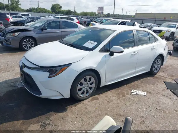 5YFEPMAE2NP388591 2022 TOYOTA COROLLA - Image 2