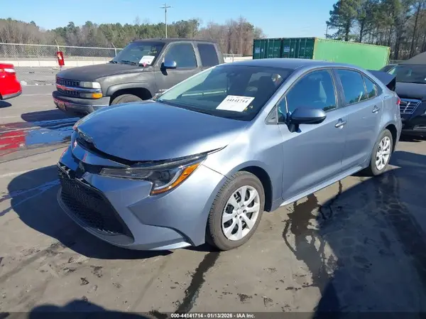 5YFEPMAE2NP388722 2022 TOYOTA COROLLA - Image 2