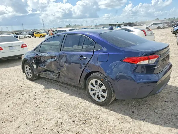 5YFEPMAE2NP389515 2022 TOYOTA COROLLA - Image 2