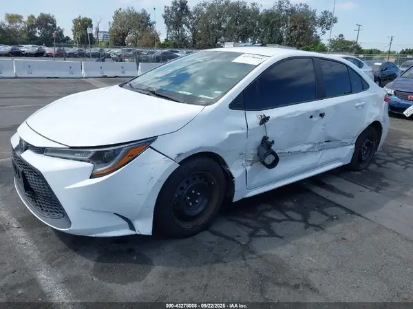 5YFEPMAE3MP211790 2021 TOYOTA COROLLA - Image 2