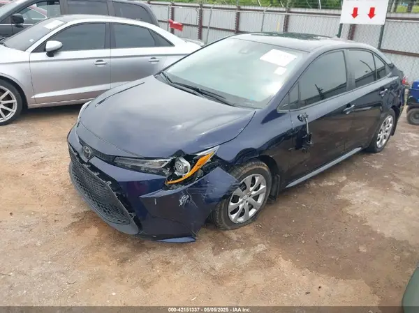 5YFEPMAE3MP261136 2021 TOYOTA COROLLA - Image 2