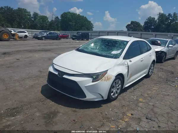 5YFEPMAE3NP271621 2022 TOYOTA COROLLA - Image 2