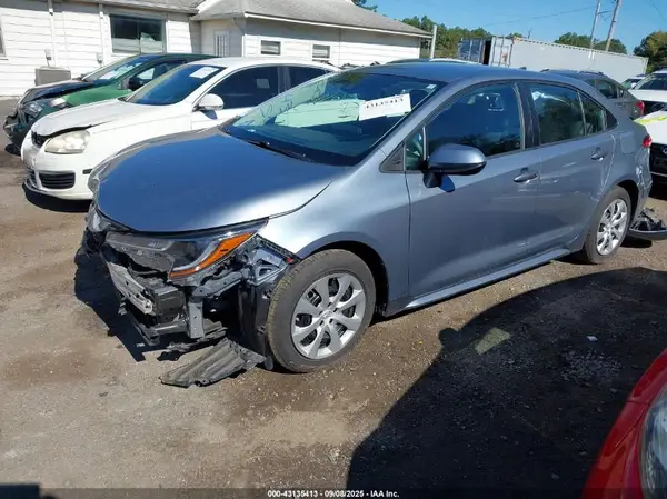 5YFEPMAE3NP277502 2022 TOYOTA COROLLA - Image 2
