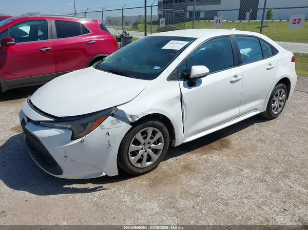 5YFEPMAE3NP277547 2022 TOYOTA COROLLA - Image 2
