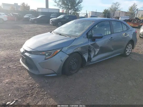 5YFEPMAE3NP283056 2022 TOYOTA COROLLA - Image 2