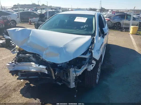 5YFEPMAE3NP284692 2022 TOYOTA COROLLA - Image 2