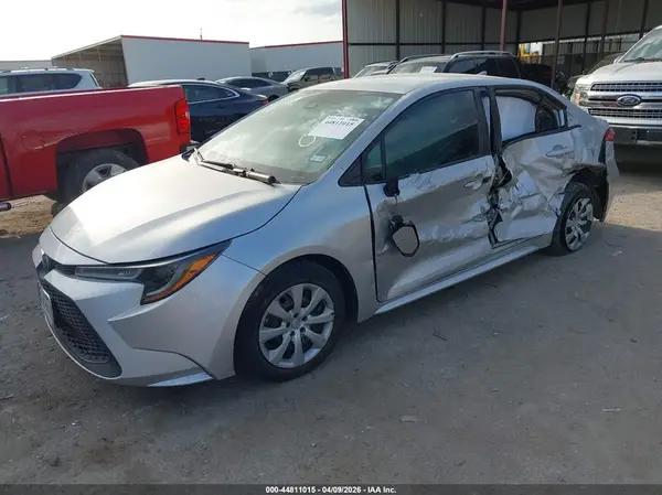 5YFEPMAE3NP296583 2022 TOYOTA COROLLA - Image 2