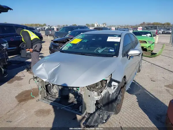 5YFEPMAE3NP299709 2022 TOYOTA COROLLA - Image 2