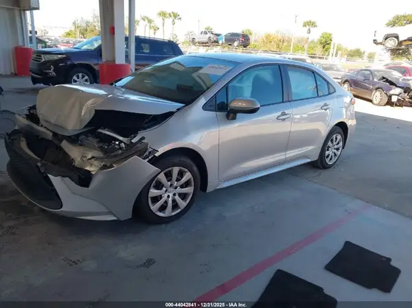 5YFEPMAE3NP301636 2022 TOYOTA COROLLA - Image 2