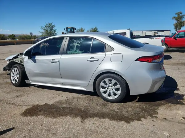 5YFEPMAE3NP305881 2022 TOYOTA COROLLA - Image 2