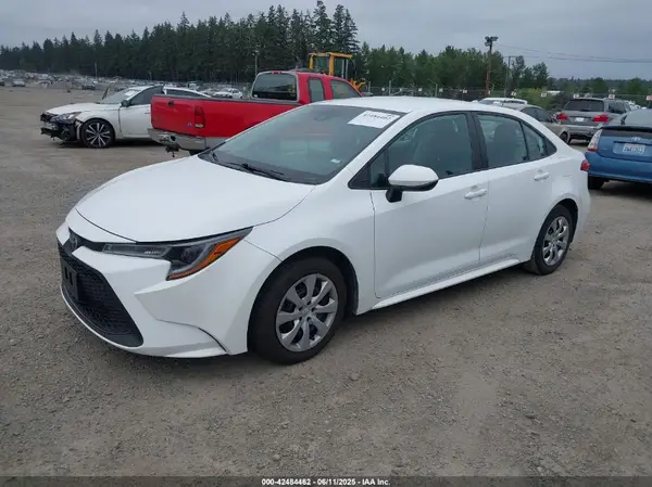 5YFEPMAE3NP324012 2022 TOYOTA COROLLA - Image 2