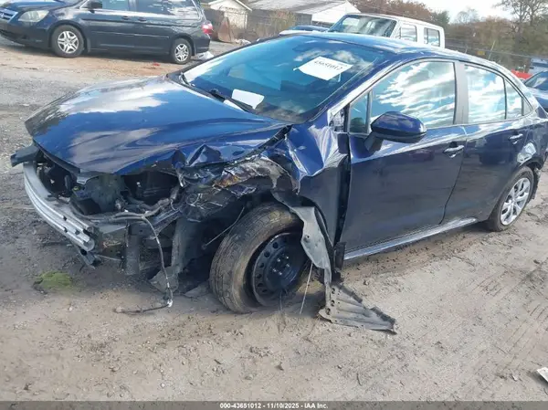 5YFEPMAE3NP325032 2022 TOYOTA COROLLA - Image 2