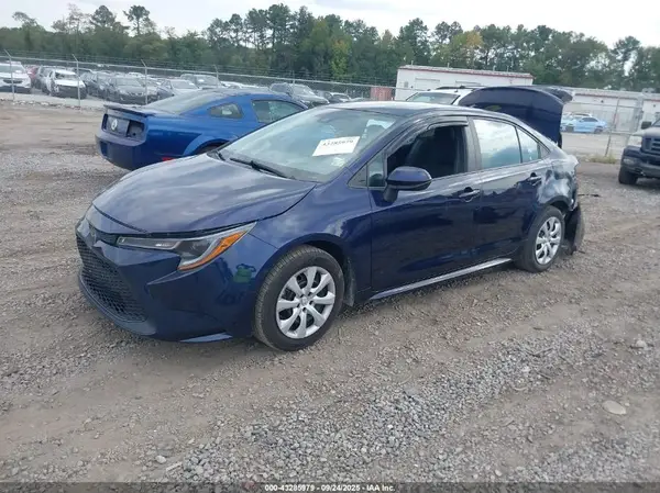 5YFEPMAE3NP325631 2022 TOYOTA COROLLA - Image 2