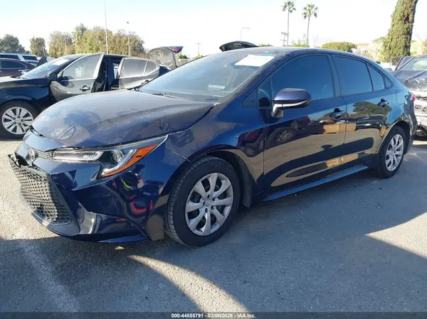 5YFEPMAE3NP327413 2022 TOYOTA COROLLA - Image 2